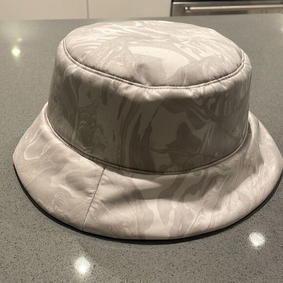 Lululemon 2022 team Canada insulated reversible bucket hat - Picture 11 of 13